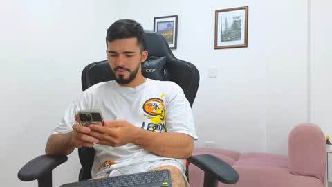 alejandroo_7 online show from February 2025 11:06:01 PM