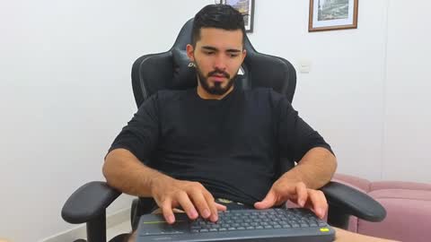 alejandroo_7 online show from February 2025 07:29:01 PM