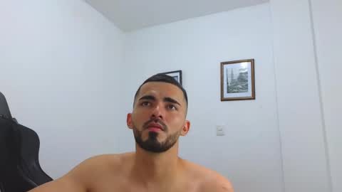 alejandroo_7 online show from February 2025 11:00:02 PM