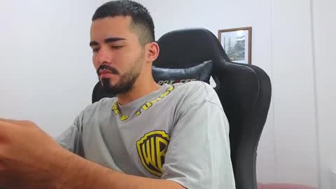 alejandroo_7 online show from March 2025 07:27:02 PM