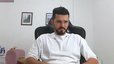 alejandroo_7 online show from September 2025 08:47:02 PM