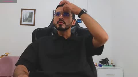 alejandroo_7 online show from October 2025 02:04:01 PM