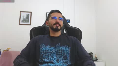 alejandroo_7 online show from October 2025 04:25:02 PM