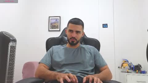 alejandroo_7 online show from June 2026 06:45:02 PM