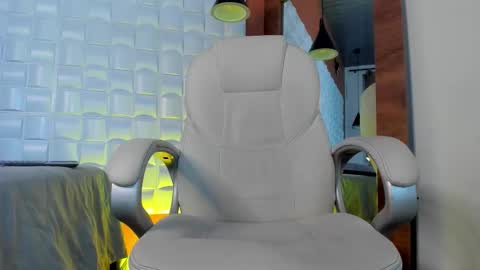 Alejo  online show from October 2025 09:47:02 PM