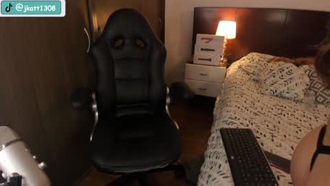 Alejandra online show from December 2024 05:04:02 PM