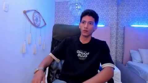 Snapshot of alejo_exotic chatting on April 2026 01:36:01 PM alejo_exotic online show from April 2026 01:36:01 PM