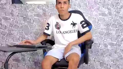 Snapshot of alejo_peverell chatting on June 2026 05:35:02 PM alejo peverell online show from June 2026 05:35:02 PM