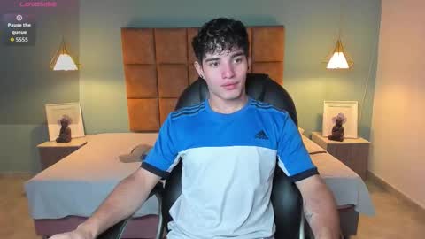 ALejoo Saenz online show from November 2025 03:33:01 PM