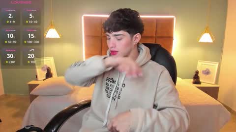 ALejoo Saenz online show from December 2025 12:16:02 AM