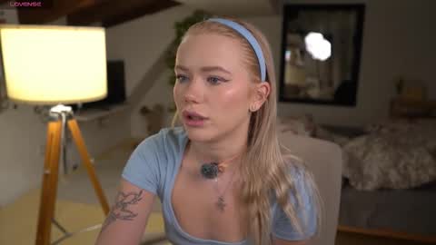 Lexi online show from November 2025 04:05:01 AM