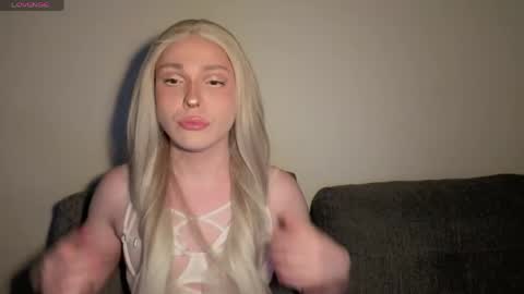 Snapshot of alena_dubai chatting on March 2026 04:05:02 AM ALENA INDEPENDENT MODEL online show from March 2026 04:05:02 AM