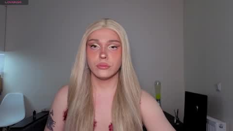 Snapshot of alena_dubai chatting on April 2026 03:02:02 PM ALENA INDEPENDENT MODEL online show from April 2026 03:02:02 PM