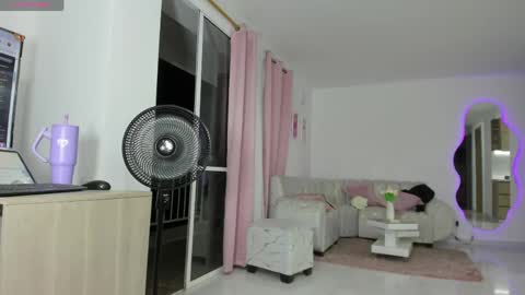 Snapshot of alesiacooper chatting on April 2026 01:25:01 AM alesia online show from April 2026 01:25:01 AM