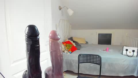 Snapshot of alesquirt chatting on January 2025 02:32:02 PM Alexandra if want to support me every 11111 help to buy my new house....thx 4 your support online show from January 2025 02:32:02 PM