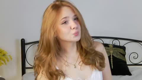 alessamay online show from April 2026 08:20:02 PM