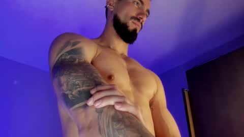 Snapshot of alessandro_dibellucci chatting on January 2025 03:38:01 AM Kciqu3 Independent model online show from January 2025 03:38:01 AM