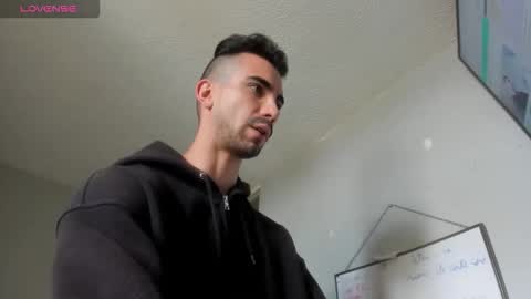 Snapshot of alessandro_dibellucci chatting on October 2025 05:30:01 PM Kciqu3 Independent model online show from October 2025 05:30:01 PM