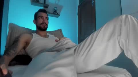 Snapshot of alessandro_dibellucci chatting on October 2025 08:35:01 AM Kciqu3 Independent model online show from October 2025 08:35:01 AM