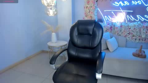 Snapshot of alessaromero chatting on December 2025 08:02:02 PM ALESSA ROMERO online show from December 2025 08:02:02 PM