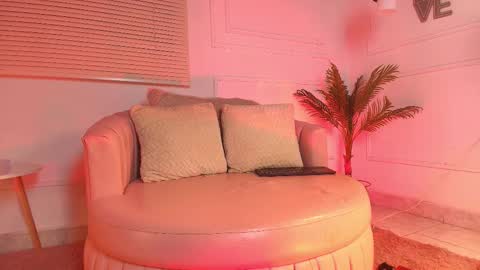 Alejandra  online show from October 2025 01:29:01 PM