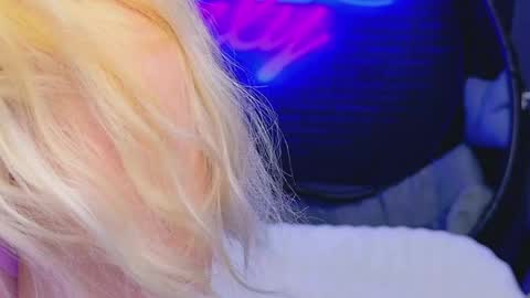 Snapshot of alessiacroft chatting on April 2026 04:10:02 AM alessiacroft online show from April 2026 04:10:02 AM