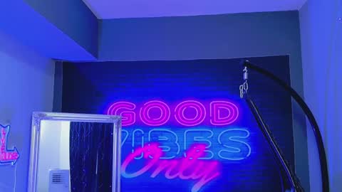 Snapshot of alessiacroft chatting on April 2026 04:10:02 AM alessiacroft online show from April 2026 04:10:02 AM