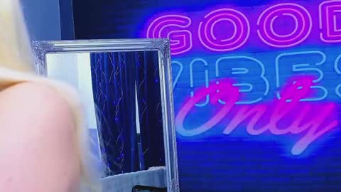 Snapshot of alessiacroft chatting on April 2026 04:24:02 AM alessiacroft online show from April 2026 04:24:02 AM