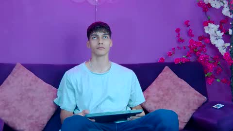 Alessio online show from November 2025 12:08:02 PM