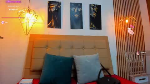 Aleszia online show from November 2025 07:27:02 PM