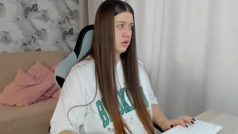 Aletta Oushen online show from October 2025 10:56:01 AM