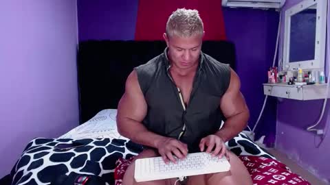 Snapshot of alex_bigcumvez chatting on February 2026 10:58:02 PM perseuz online show from February 2026 10:58:02 PM