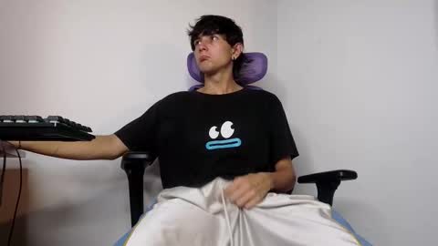 alex_connorr online show from December 2025 11:33:02 PM