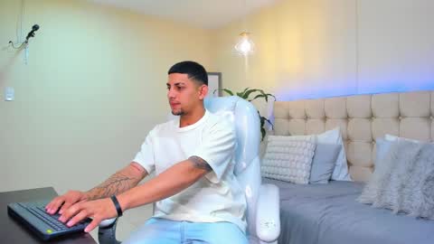 alex online show from February 2025 12:22:02 PM