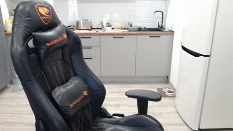 Alex online show from February 2025 09:57:01 PM