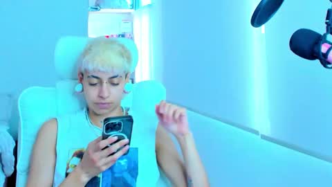 Residente0xxx online show from November 2025 06:18:01 PM