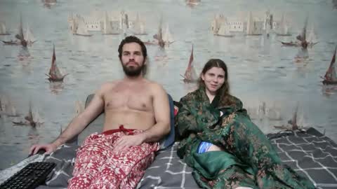 Alex and Sarah online show from November 2025 12:10:01 AM