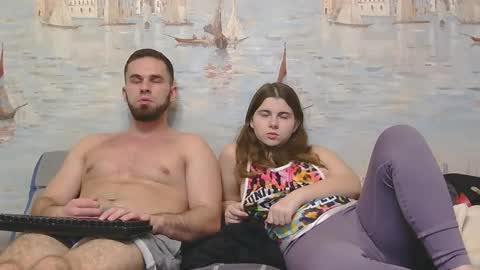 Alex and Sarah online show from November 2025 01:06:01 AM