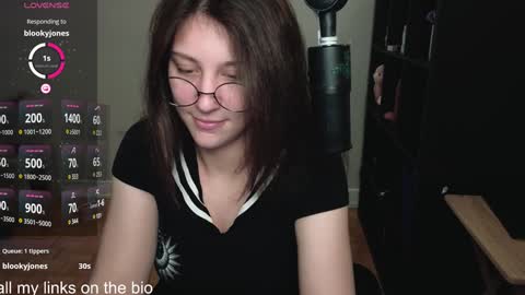 Snapshot of alexa_dream chatting on December 2024 11:10:02 PM dont be afraid to click social media link its  working  just click on that  online show from December 2024 11:10:02 PM