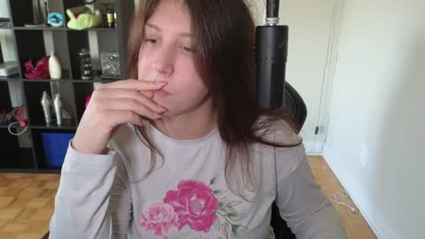 Snapshot of alexa_dream chatting on October 2025 09:48:02 PM dont be afraid to click social media link its  working  just click on that  online show from October 2025 09:48:02 PM