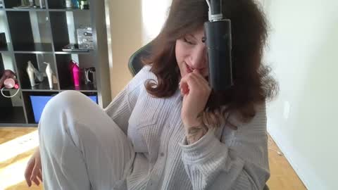 Snapshot of alexa_dream chatting on October 2025 08:08:02 PM dont be afraid to click social media link its  working  just click on that  online show from October 2025 08:08:02 PM