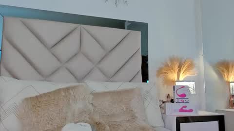 alexa_tobar online show from September 2025 07:48:01 PM