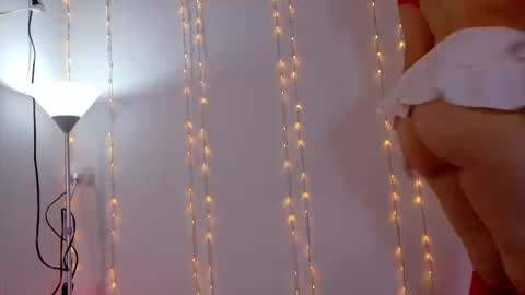 Snapshot of alexaa_blue chatting on December 2025 03:59:01 AM ALEXAA online show from December 2025 03:59:01 AM