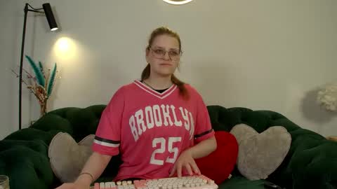 Snapshot of alexaavery chatting on May 2026 07:05:02 AM AlexaAvery online show from May 2026 07:05:02 AM