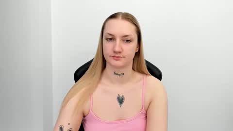 Snapshot of alexafragile chatting on April 2026 10:47:02 AM Alexa online show from April 2026 10:47:02 AM