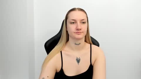 Snapshot of alexafragile chatting on April 2026 11:41:02 AM Alexa online show from April 2026 11:41:02 AM