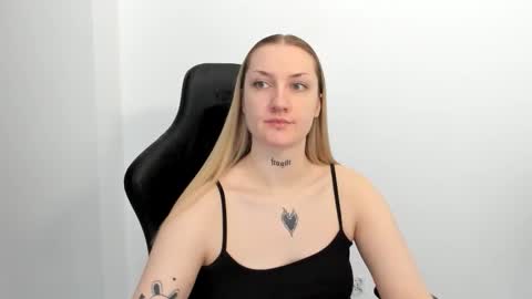 Snapshot of alexafragile chatting on May 2026 10:36:01 AM Alexa online show from May 2026 10:36:01 AM
