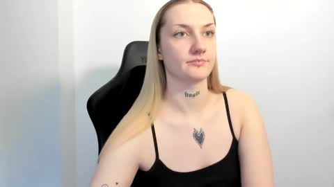 Snapshot of alexafragile chatting on June 2026 01:13:01 PM Alexa online show from June 2026 01:13:01 PM