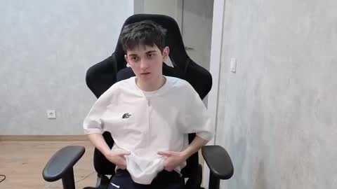 Snapshot of alexander_18_xxl chatting on April 2026 07:11:02 PM Alexander online show from April 2026 07:11:02 PM