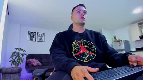 Snapshot of alexander_collin_ chatting on December 2024 12:06:01 PM Alex Collin online show from December 2024 12:06:01 PM